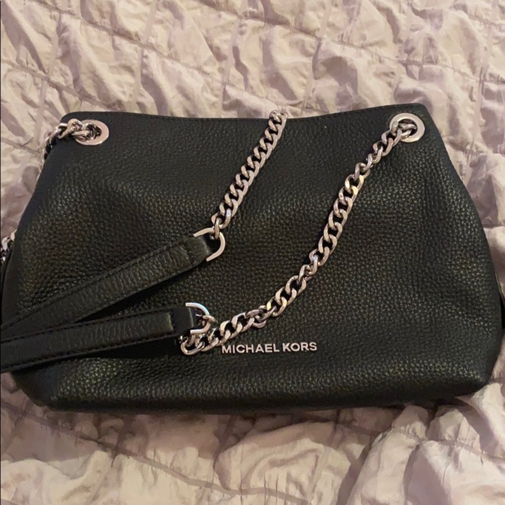 Cute and simple purse from Michael Kors 👜